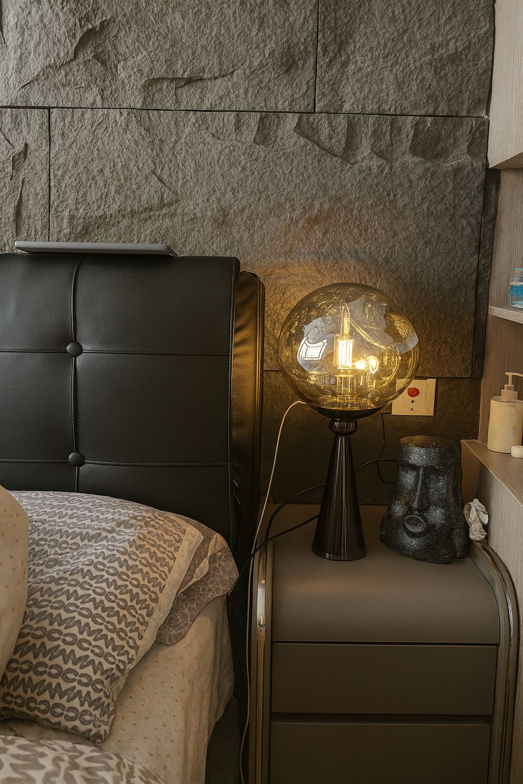 MOLTEN ROCK LAMP