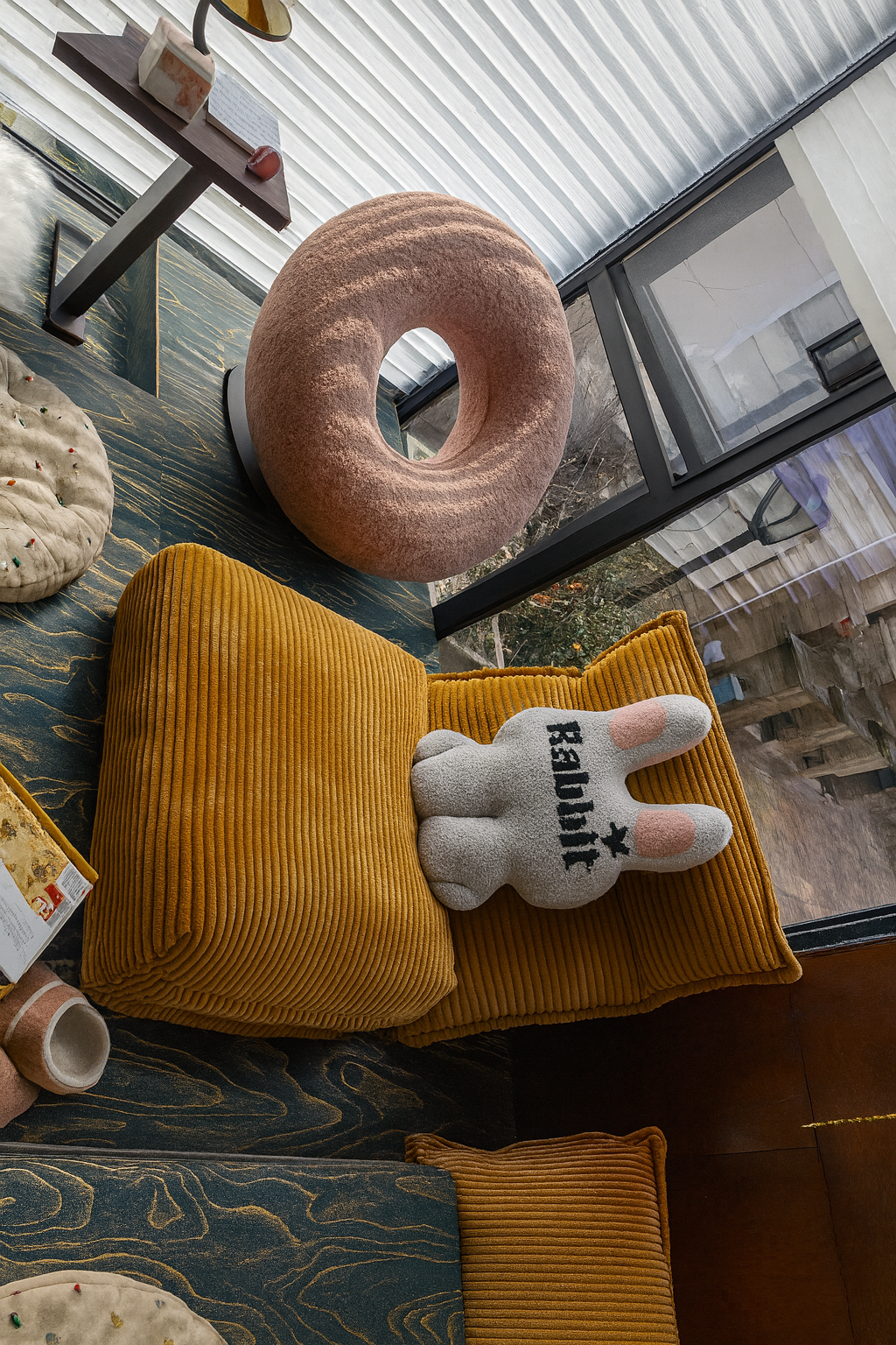 DONUT LOUNGE